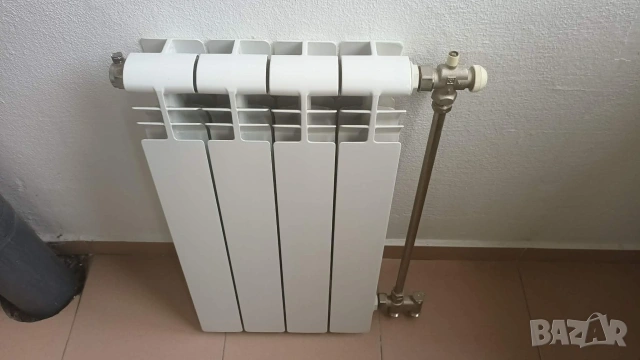 Радиатори за отопление, лира за баня, бойлер, помпа и колектори с връзките, цялостно оборудване., снимка 2 - Други стоки за дома - 53352809