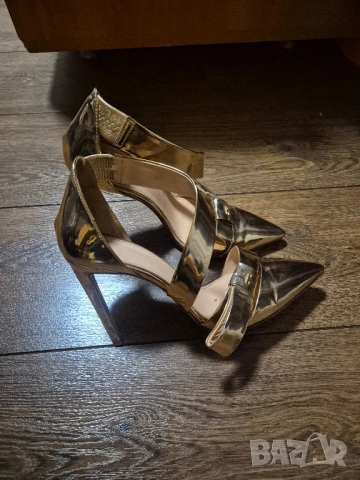 Elisabetta Franchi N39 обувка с ток, снимка 3 - Дамски обувки на ток - 52505553