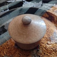 керамичен съд с капак от Белгия, снимка 2 - Декорация за дома - 41548394