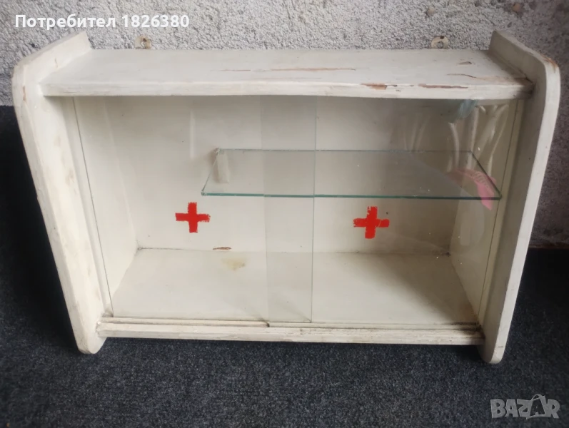 Дървена аптечка за стена, снимка 1