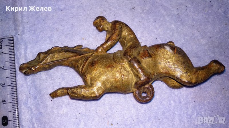МНОГО СТАРА ЧУГУНЕНА БРОНЗИРАНА ФИГУРА на КОННИК ЖОКЕЙ ХУДОЖЕСТВЕНА МАЙСТОРСКА РЯДКА ИЗРАБОТКА 34157, снимка 1