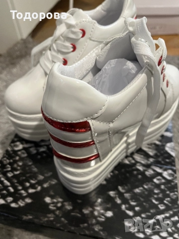 Кецове с вградена платформа