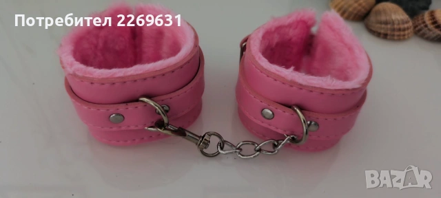 Кожени белезници с пух