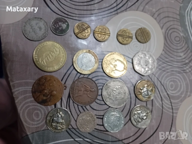 различни монети и жетони 