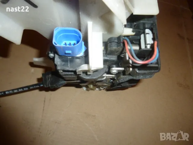 Задна лява брава за Фолксваген Поло-2002-2009 година, снимка 2 - Части - 50141530