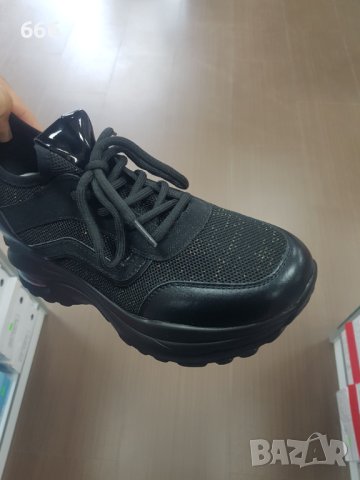 Обувки, снимка 2 - Дамски ежедневни обувки - 42393861