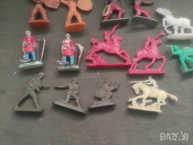 Продавам пластмасови войници , индианци ..., снимка 3 - Колекции - 48219693