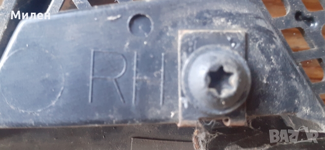 Декоративна Решетка Във Предния Капак Дясна. Mercedes ML.W164.2005-2010 Година. Мерцедес МЛ.164 , снимка 3 - Части - 36087441