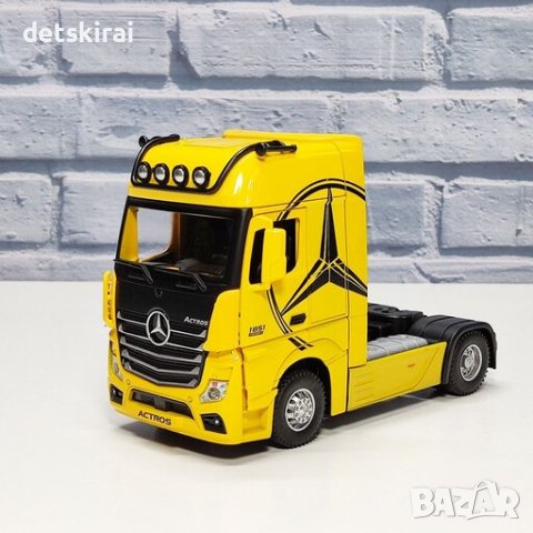 Макетен модел на Влекач Мерцедес 1:24, снимка 4 - Коли, камиони, мотори, писти - 42123876