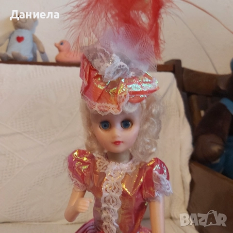 Продавам танцуваща кукла