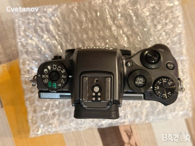 Фотоапарат Canon EOS M5 + Адаптер EF-EOS M, снимка 4 - Фотоапарати - 53718589