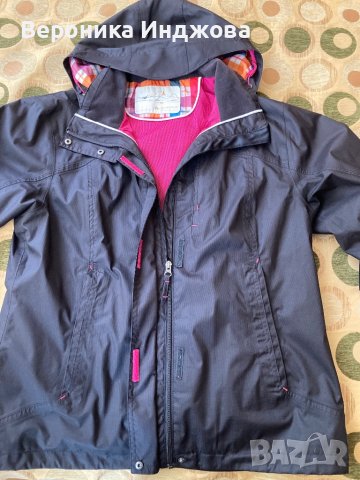 Дамско спортно яке за преходи Quechua от Декатлон