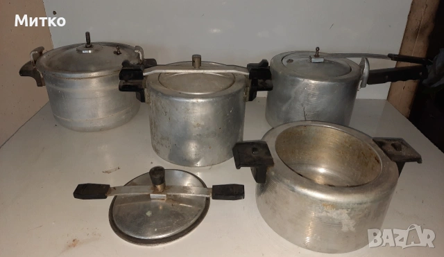 Стари Български тенджери под налягане от соца