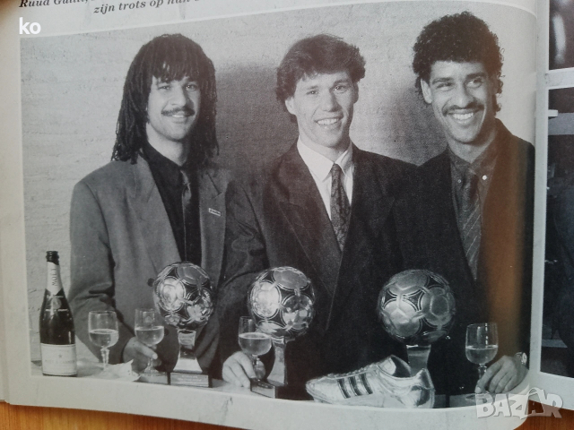 Футболни списания -холандски годишници за международен футбол 1986,1989,1990г, снимка 14 - Списания и комикси - 53296460