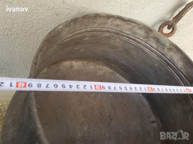 Голям меден котел с верига, снимка 2 - Антикварни и старинни предмети - 39889768
