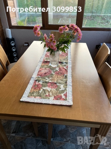 масивна маса със струговани крака и 6 броя масивни столове 