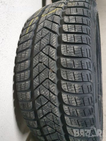 Зимни гуми Pirelli 215\45\R17, снимка 1 - Гуми и джанти - 44357401