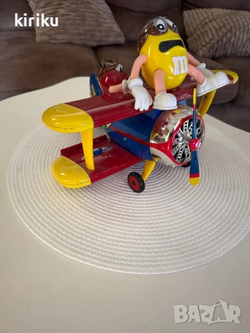 M&M самолет за бонбони колекционерски 