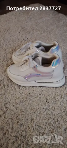 маратонки бели