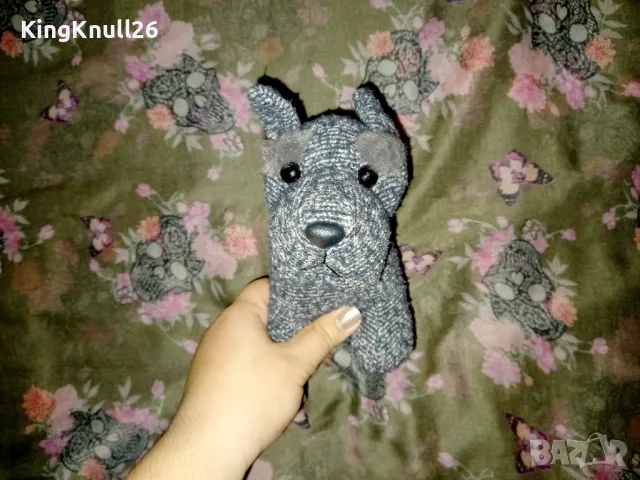 Плюшено сиво куче 
