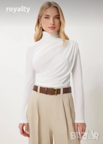 Бяла Дамска Блуза , снимка 2 - Блузи с дълъг ръкав и пуловери - 52884459