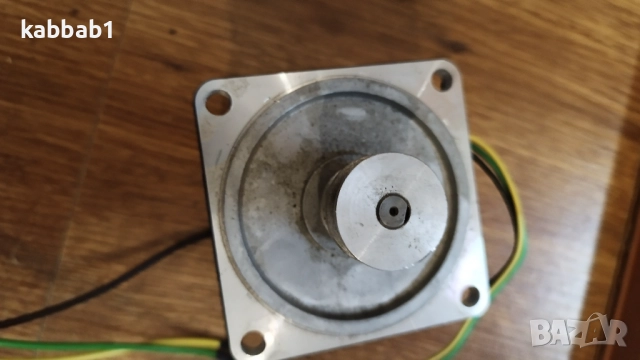 Реверсивeн електрически двигател 20W 100/110V, снимка 2 - Електродвигатели - 52891688