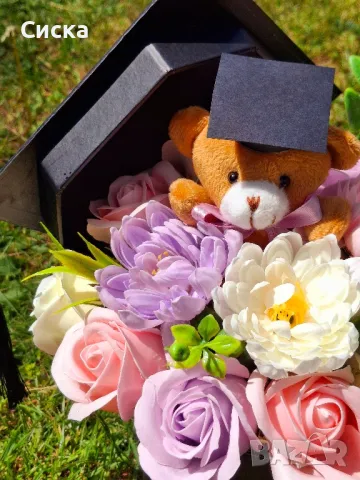 Тематични букети със сапунени цветя и плюшено мече за абитуриенти /абсолвенти, снимка 9 - Подаръци за жени - 50228221