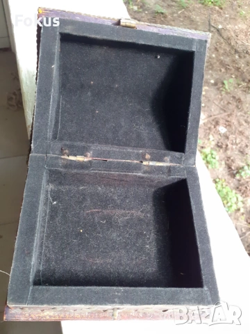 Страхотна дървена кутия за бижута с месингов обков ковчеже, снимка 5 - Антикварни и старинни предмети - 53477923