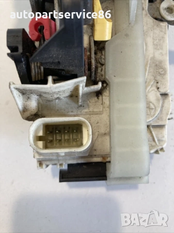 Заключващ механизъм за задна дясна врата за Jeep Compass 2.2 CRD (2011) P68068356AA, снимка 2 - Части - 53616751