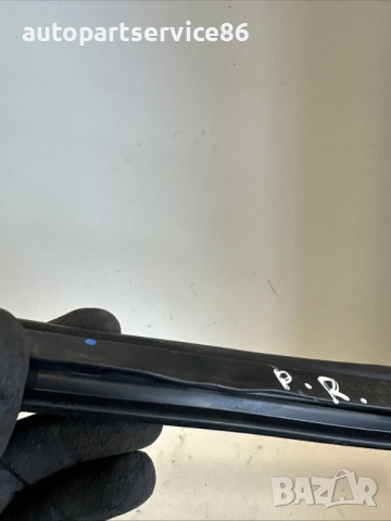 Лайсна за облицовка на преден десен прозорец за Volvo XC60 (2011) 30762370, снимка 2 - Части - 53742008