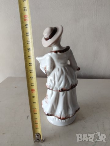 порцеланова статуетка, снимка 3 - Други ценни предмети - 41917485