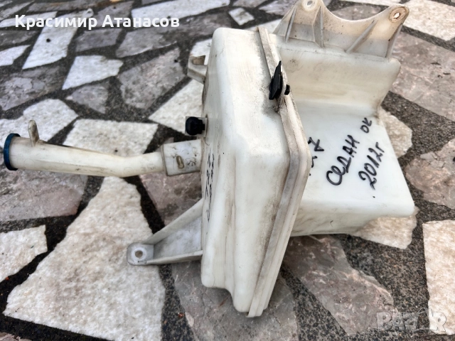 85310-05121. Казанче течност чистачки за Тойота Авенсис T27.седан . 2012-2015г, снимка 2 - Части - 52249652