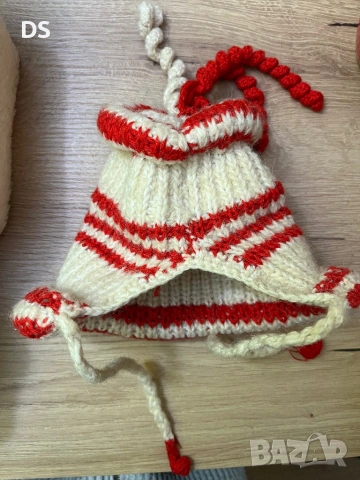 Плетени шапки,терлички за деца , снимка 3 - Дамски чорапи - 52965992