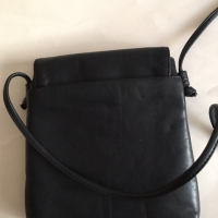 малка черна дамска чанта естествена кожа много мека, снимка 4 - Чанти - 36424048