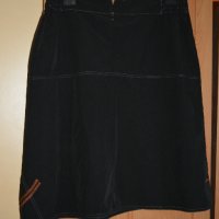 Черна лятна шушлякова пола с оранжеви шевове, снимка 2 - Поли - 41801125