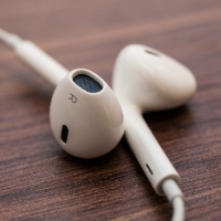 Apple EarPods с Lighting connector Оригинални Слушалки от iPhone, снимка 4 - Слушалки, hands-free - 35609794