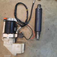 хидравлична помпа и цилиндър, снимка 1 - Резервни части за машини - 36198362