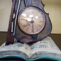 Декорация музикални инструменти- Цигулка часовник върху книга с ноти , снимка 3 - Декорация за дома - 41145031