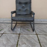 Тапициран стол с ръкохватки, черна екокожа, здрава метална конструкция., снимка 3 - Столове - 42139816