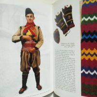 Книга Colours and fabrics from Bulgaria - Krasimir Stoilov 2005 г., снимка 4 - Други - 42681963