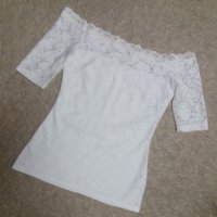 Дантелена бяла блуза с къс дантелен ръкав и отворени рамене , снимка 1 - Тениски - 40515007