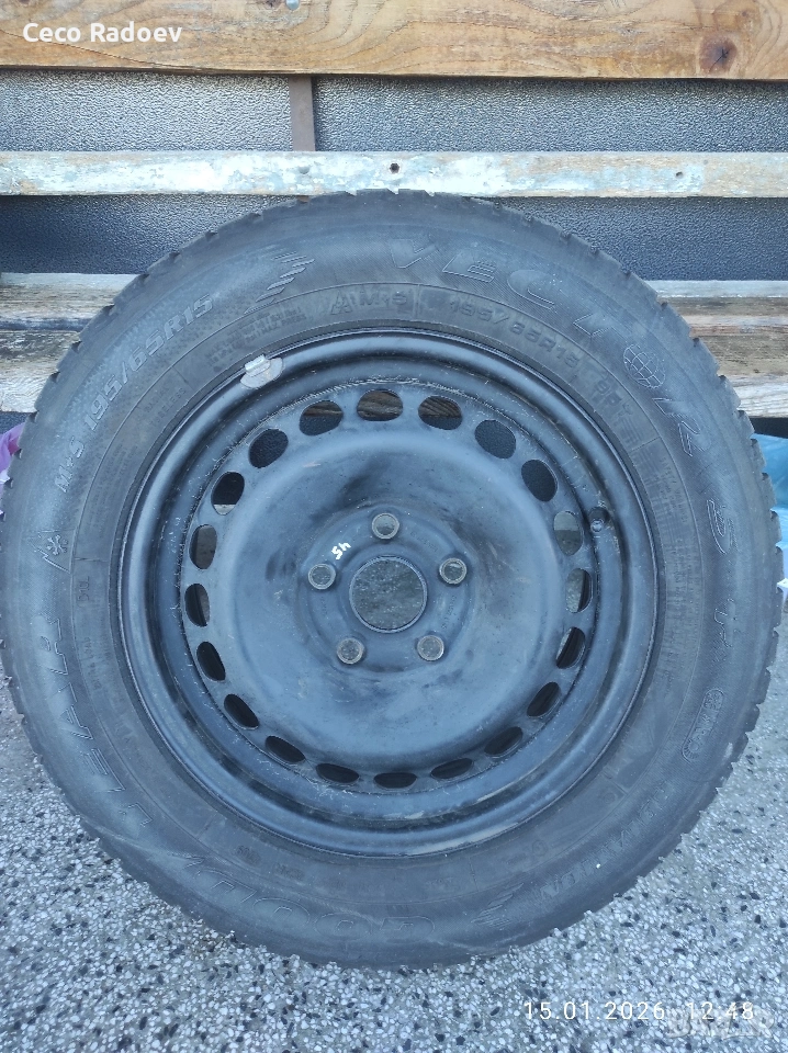 Единична гума 15-ка, снимка 1