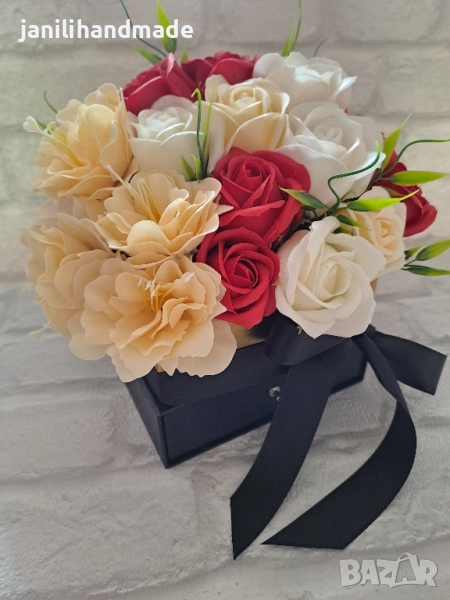 Луксозна завършена кутия с цветя, снимка 1