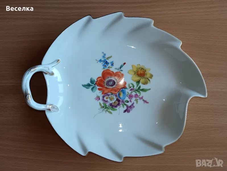 Meissen, чиния във форма на листо, маркировка кръстосани мечове , снимка 1