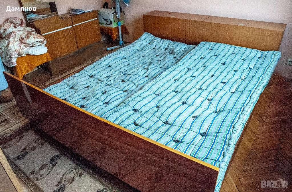 Спалня с ракла, четирикрилен гардероб и подарък - тоалетка, снимка 1