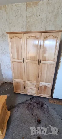 Гардероб масивно дърво чам
