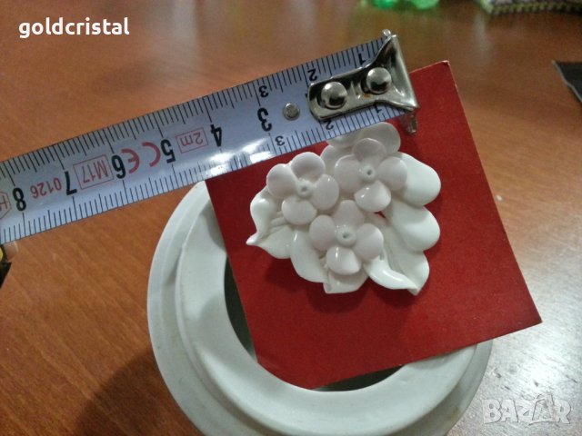 Порцеланова брошка цвете , снимка 2 - Антикварни и старинни предмети - 40622055