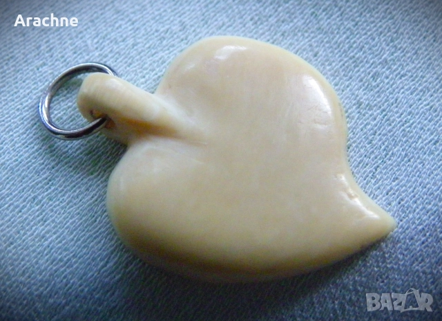 Гривна и медальон-сърце от слонова кост, снимка 2 - Гривни - 51824700