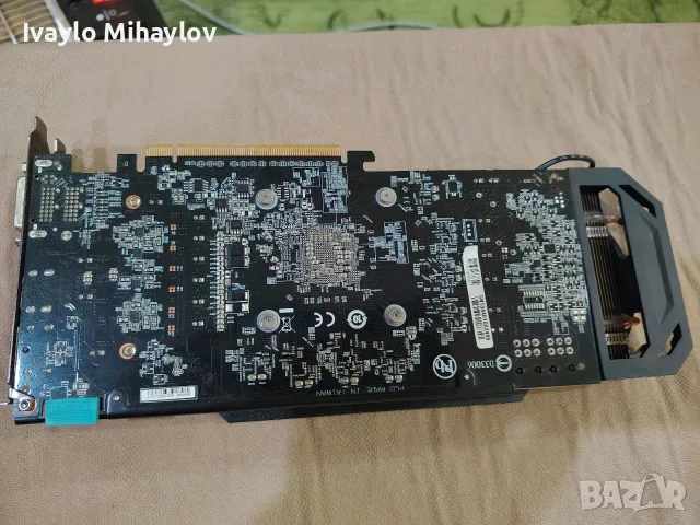 Видеокарта Gigabyte Radeon R9 270X 2GB GDDR5 WindForce 3X, снимка 4 - Видеокарти - 56216357
