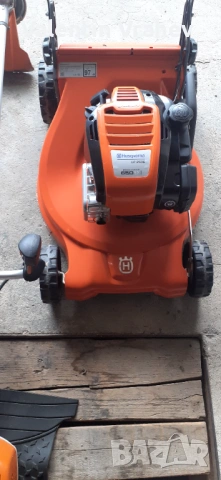 Предлагаме подръжка на дворове косене с тример и косачка 